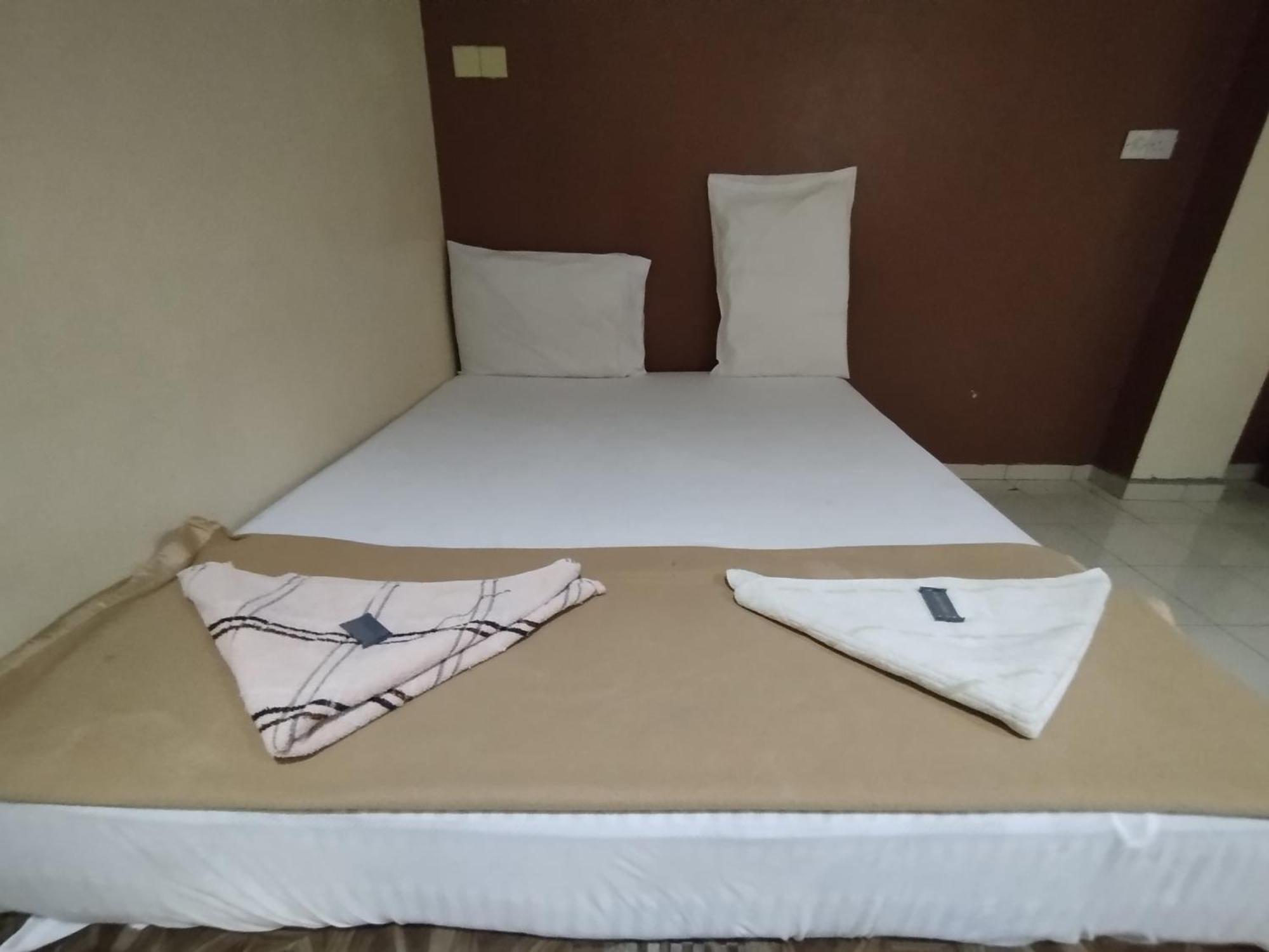 Sentosa Villa Hotel Кланг Экстерьер фото